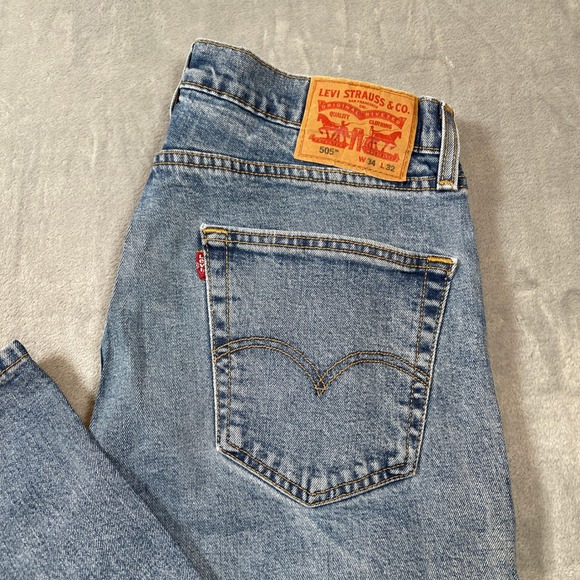 Levis Jeans Mens 34x32 505 Regular Fit Straight Leg Light Wash Blue Denim - Picture 8 of 8